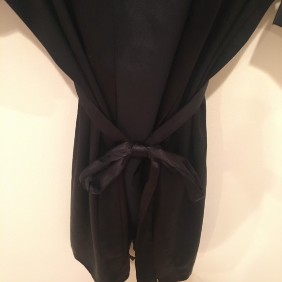 Silky black bathrobe - Picture 2 of 3